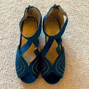 Girls Joyfolie dress shoe in size 1